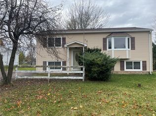 104 Strawberry Hill Rd, Rochester, NY 14623
