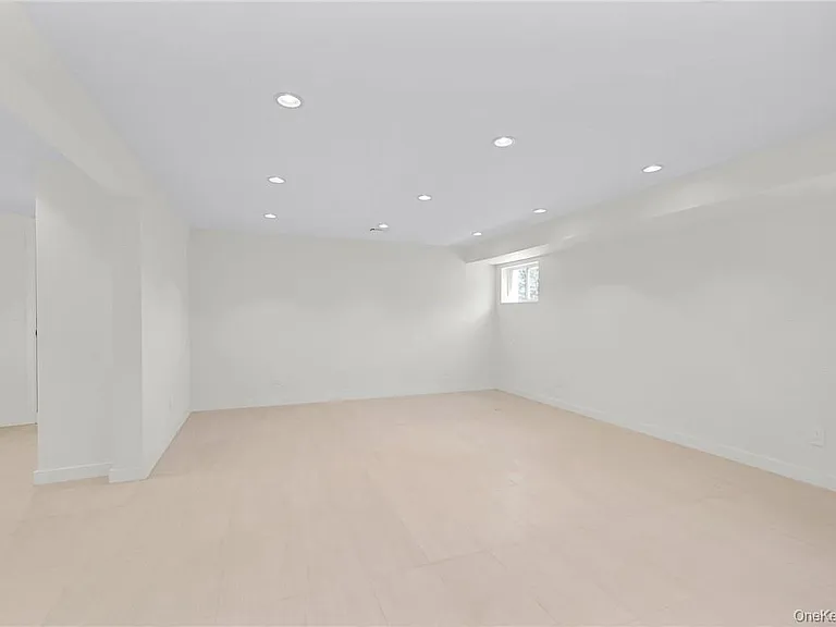 225 Hilltop St — Photo 26
