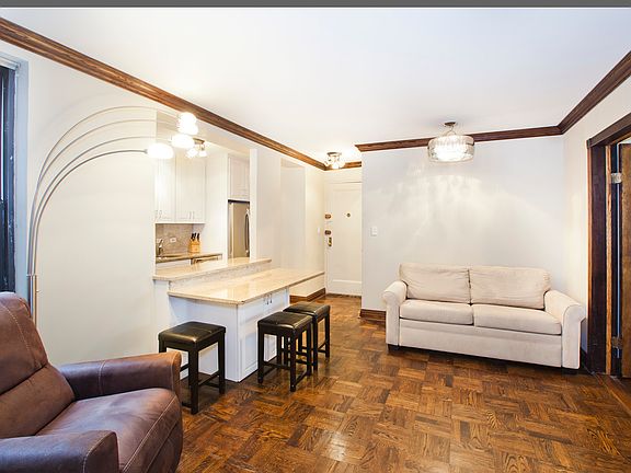 4th image of 208 E 70th St #1AB