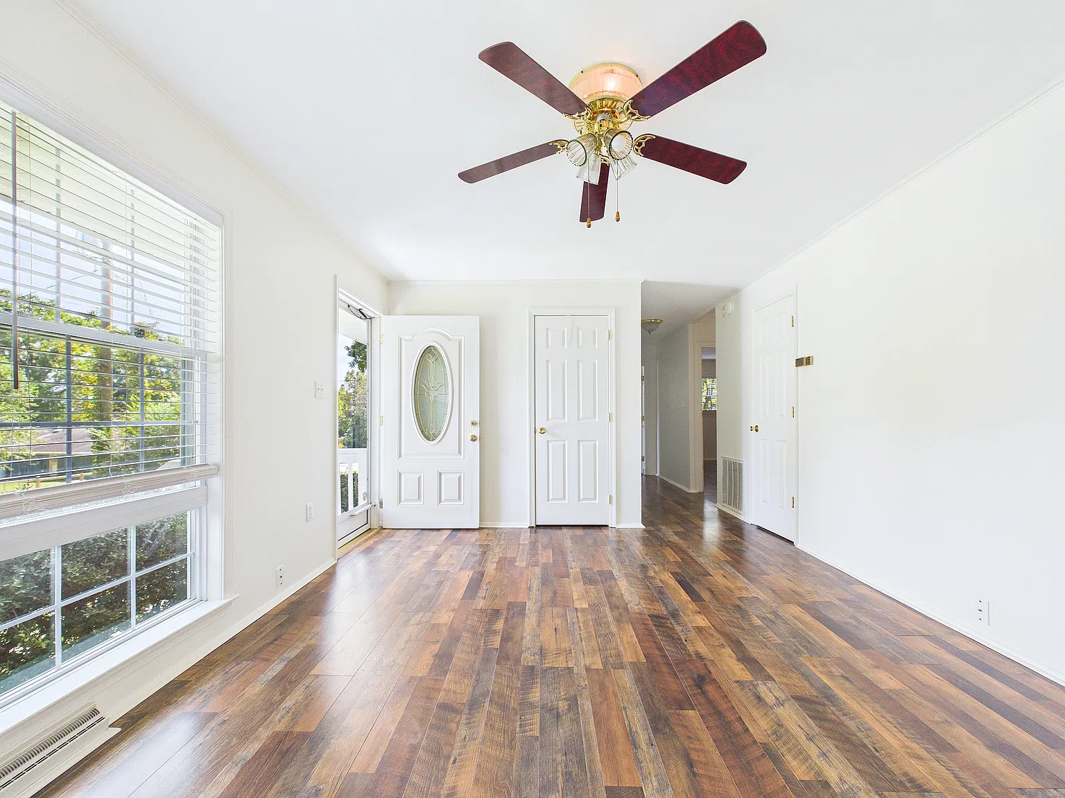 3 bed, $1,275 — Photo 2