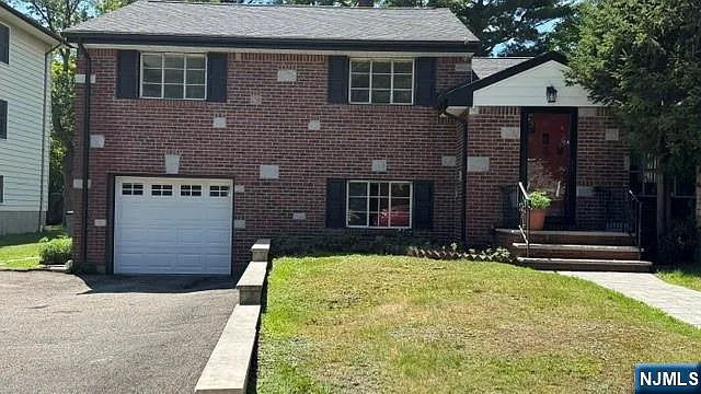 46 Newcomb Rd — Photo 1