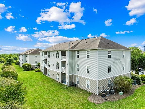 2nd image of 6112 Hedgecock Cir APT 3B