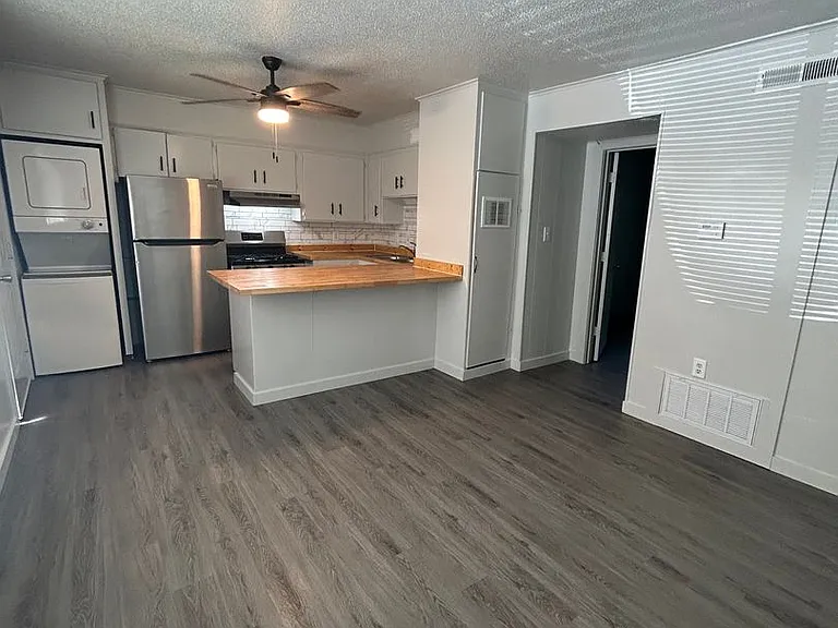 969 W Holly St — Photo 12