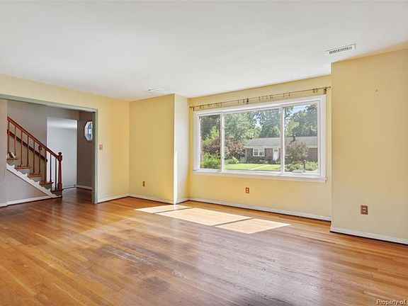 5th image of 153 Sheppard Dr