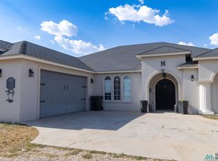 302 Walker Farm Rd, Carlsbad, NM 88220