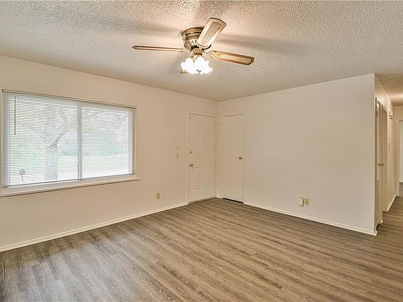 4th image of 503 E Grove St