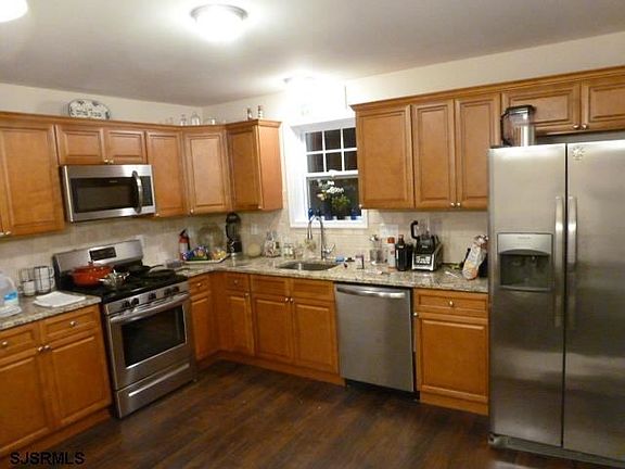 5th image of 44 E Floral Ave