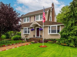 499 Windsor Pl, Oceanside, NY 11572