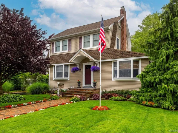 499 Windsor Place, Oceanside, NY 11572