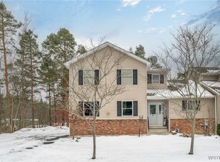 1621 Old Manor Dr, Derby, NY 14047