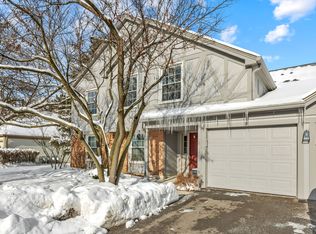 1907 Gresham Cir APT D, Wheaton, IL 60189