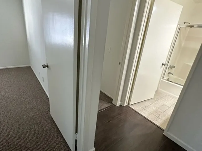 l10744 — Photo 9