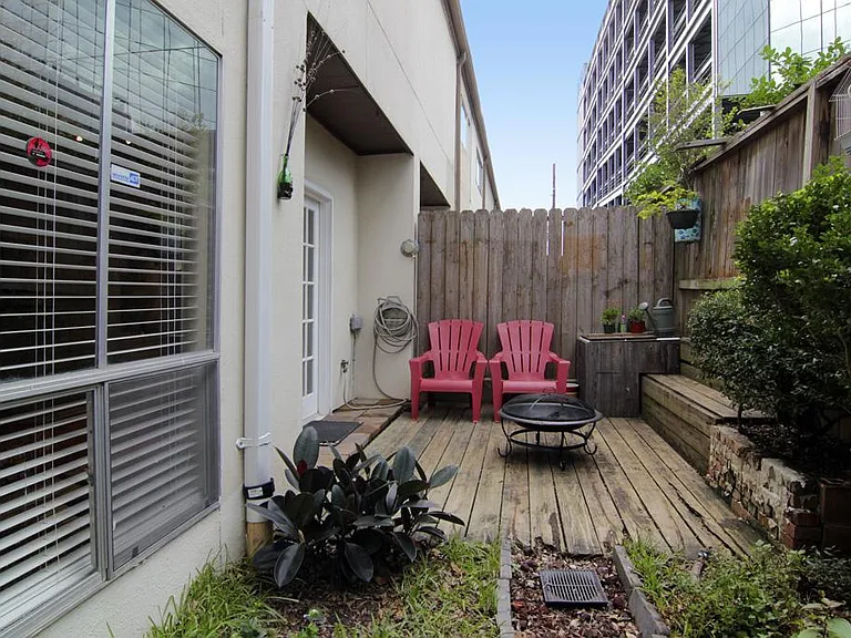 1300 Augusta Dr #32 — Photo 16
