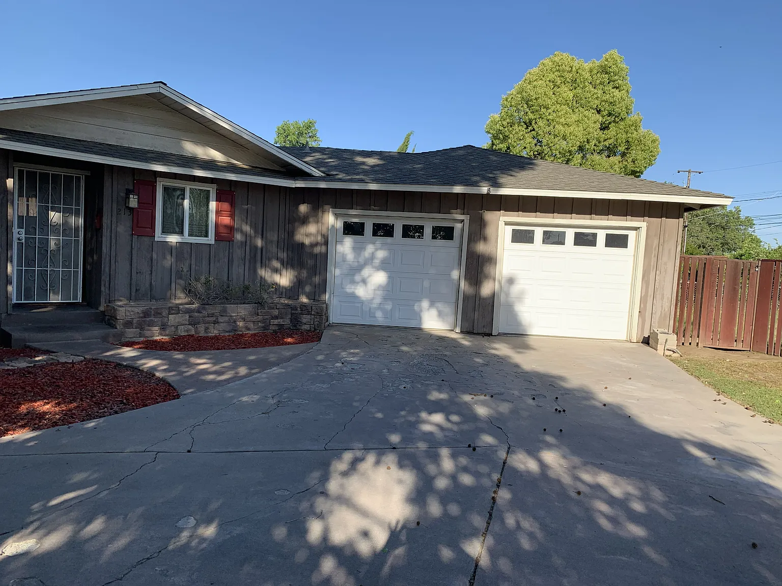 213 Williams Ave photo 1