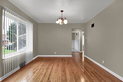 4th image of 5836-5838 Robert Ave