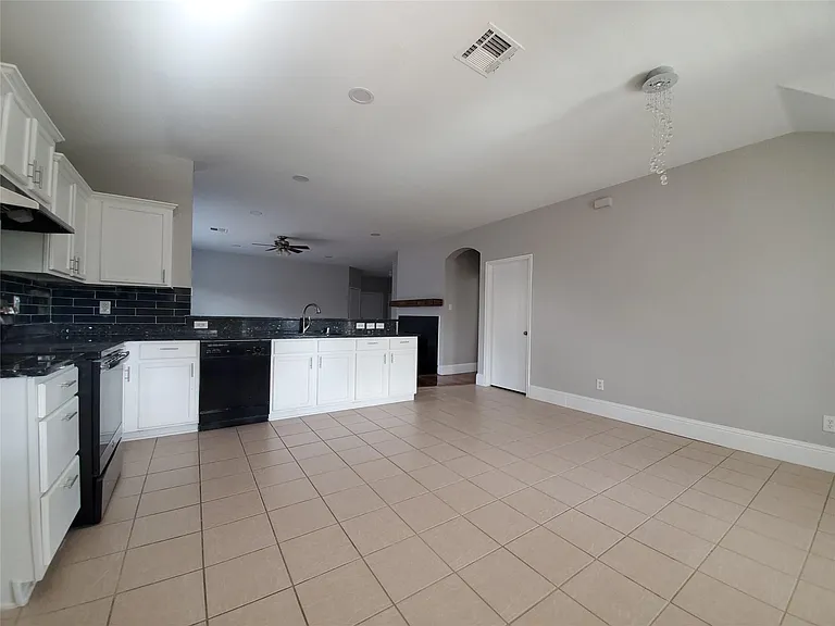 3015 Eastwood Dr — Photo 5