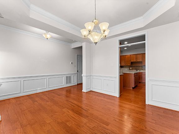 4th image of 709 Abbey Village Cir