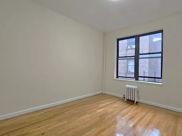 536 Ft Washington Avenue image 7 of 10