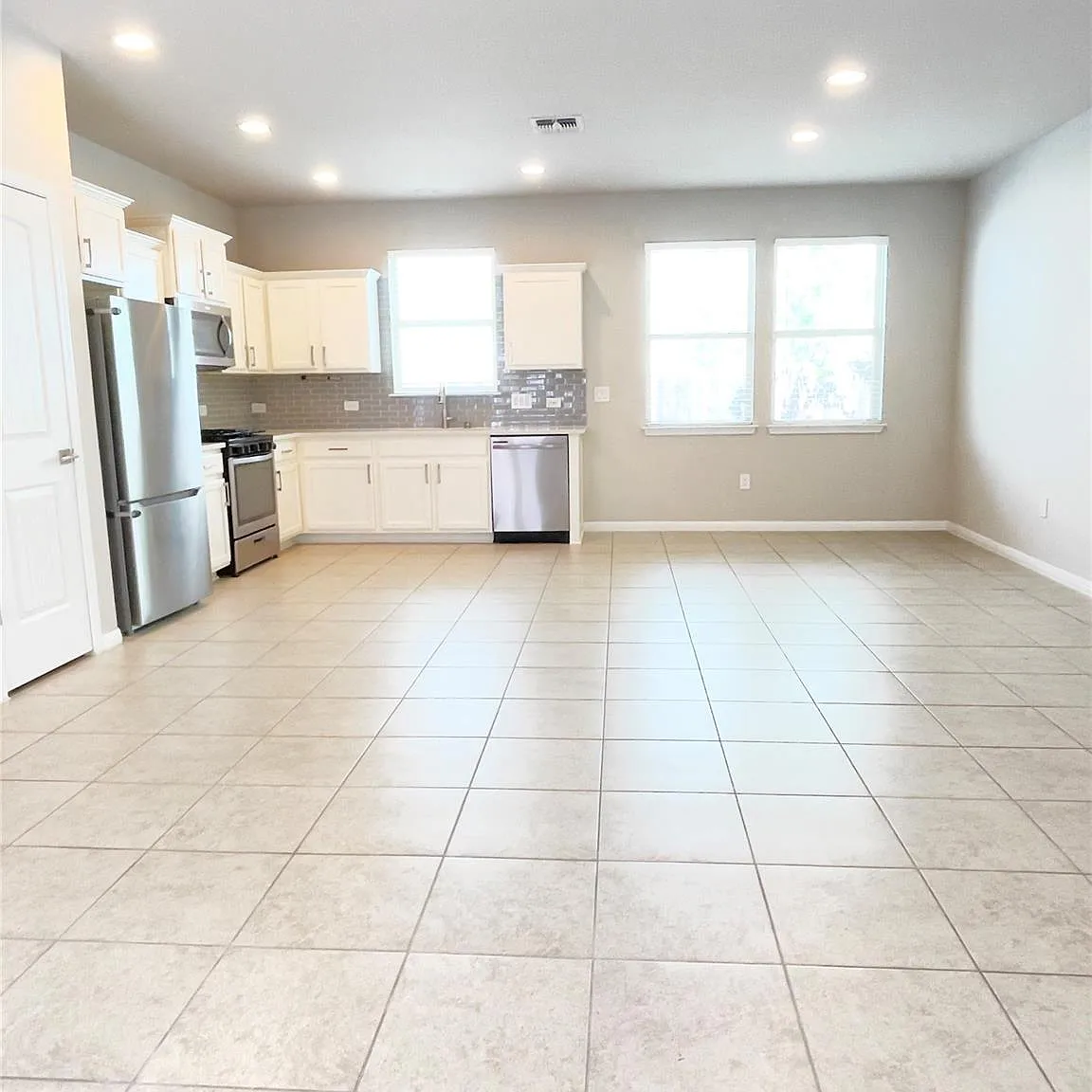 3 bed, 2.0 bath, 1312 sqft, $1,800 — Photo 4
