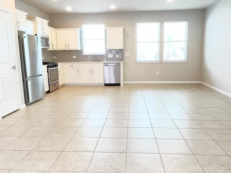 363 Eagle Brook Ln — Photo 4