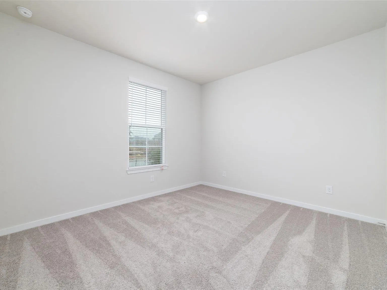 4 bed, 2.5 bath, 2220 sqft, $3,000 — Photo 4