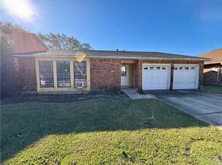 2424 Park Place Dr, Gretna, LA 70056