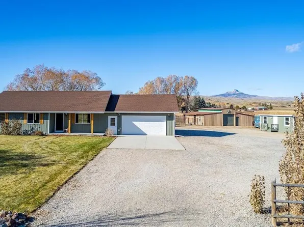 8 Shoshone River Dr, Cody, WY 82414