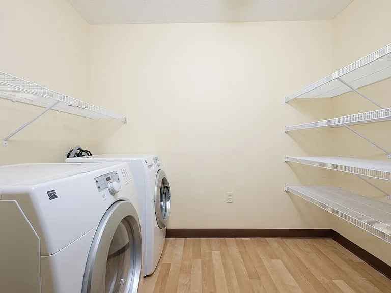 Fargo, ND Crossroads Apartments | Laundry