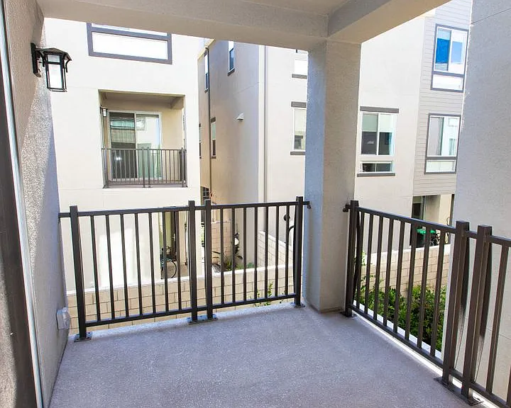 1625 Hampton Dr — Photo 17