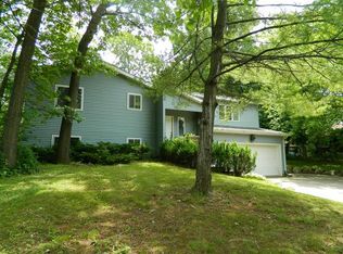 19485 W University Dr, Mundelein, IL