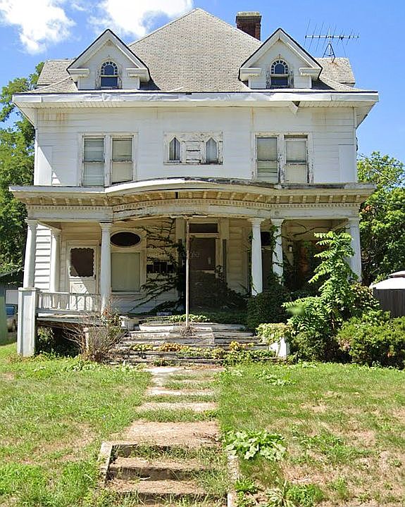 1st image of 382 N Prairie St