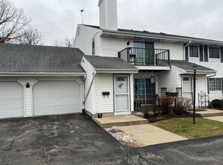 8851 S Wood Creek Dr APT 8, Oak Creek, WI 53154