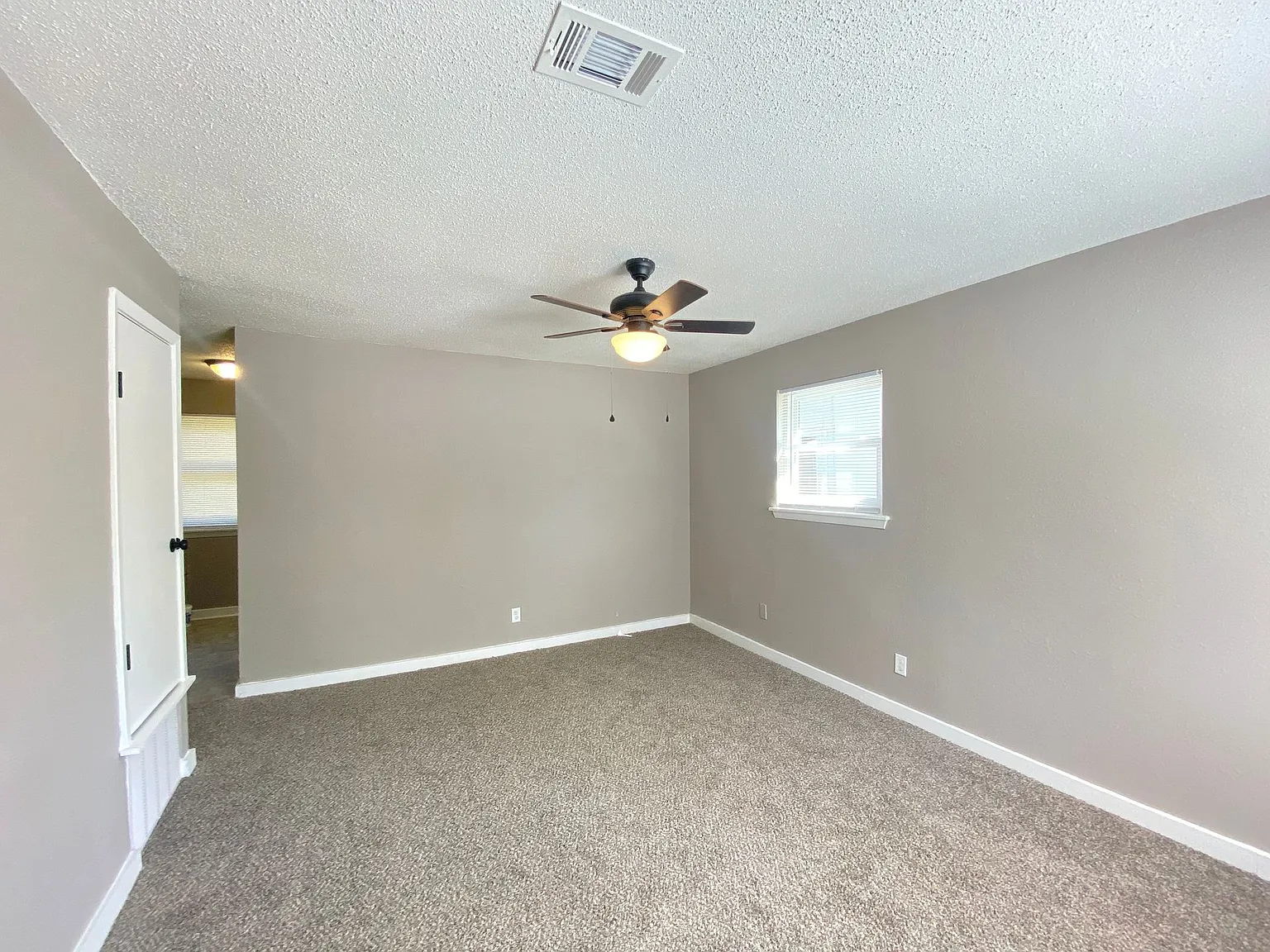 1118 W 34th St — Photo 2