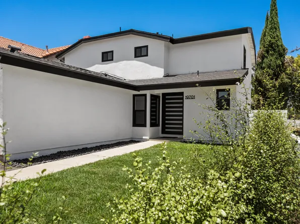 19701 Blythe St, Winnetka, CA 91306