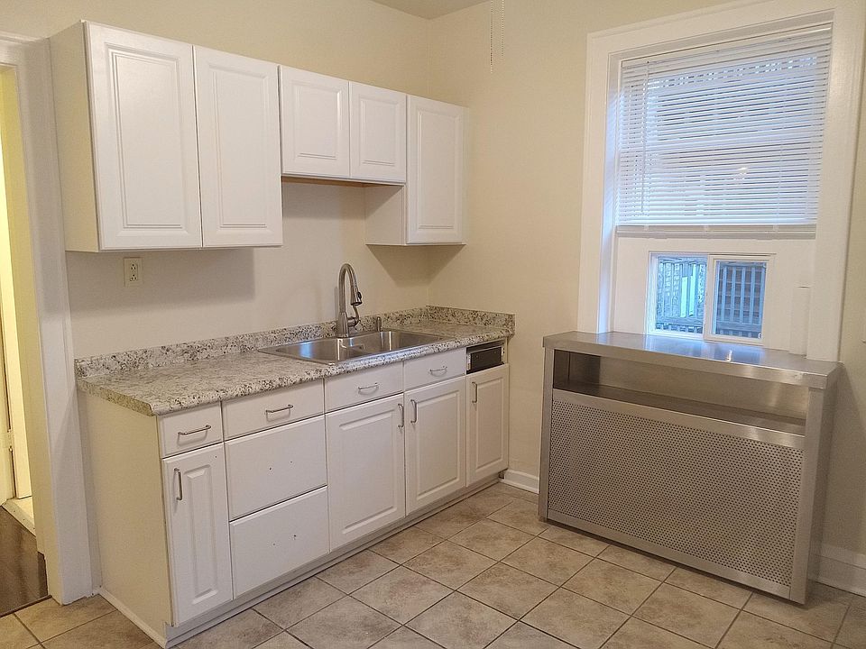 1st image of 3853 N Sawyer Ave APT 1