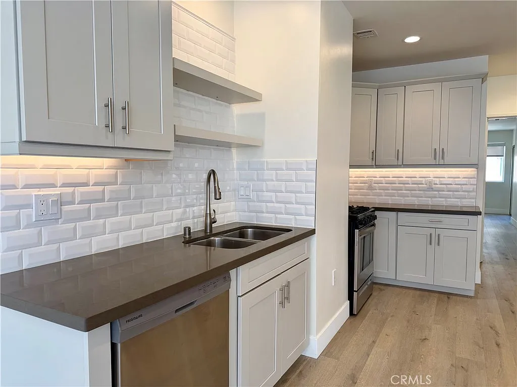 1 bed, 1.5 bath, 990 sqft, $2,550 — Photo 4