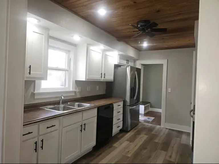 719 S Market St — Photo 14