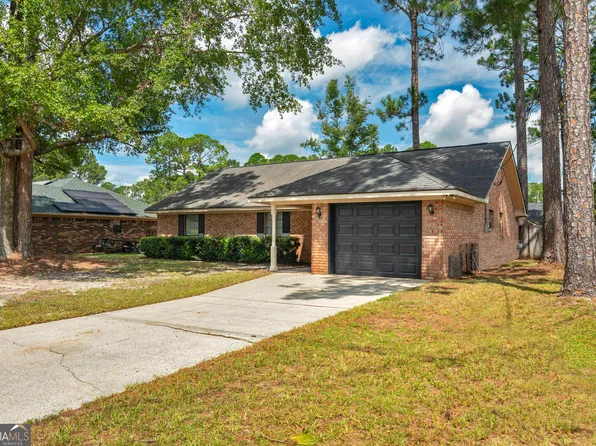 702 Friar Tuck Ln, Hinesville, GA 31313