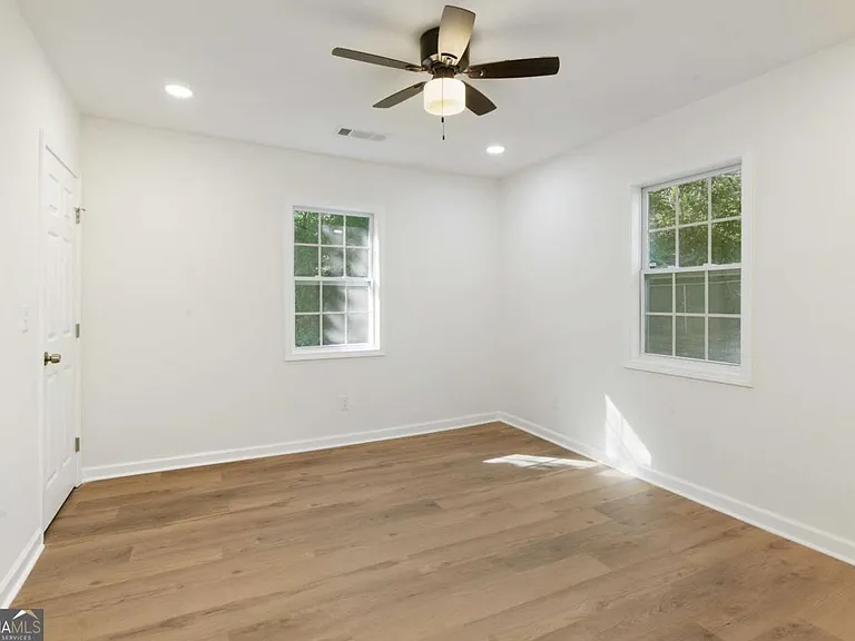1015 Sims St SW — Photo 25