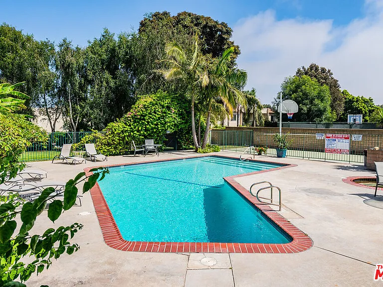 6475 Kanan Dume Rd — Photo 15