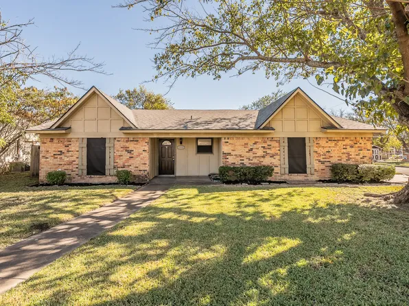 1700 Brookhaven St, Cleburne, TX 76033