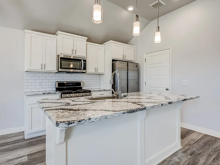 4323 W Country Club Dr — Photo 4