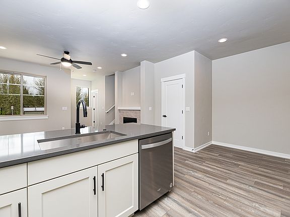 4th image of 8157 SE Vermont St #1