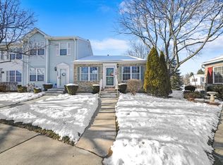 1560 Salem Ct, Geneva, IL 60134