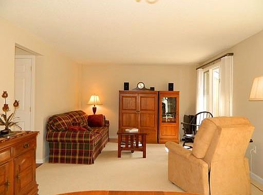 5th image of 44 Brickett Hill Cir
