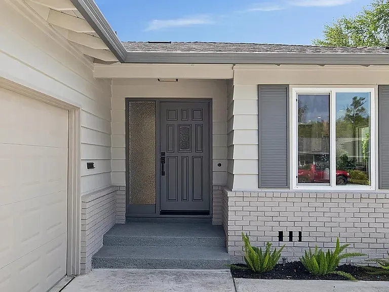 935 Circle Dr — Photo 2