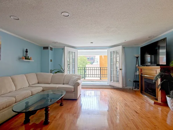 11 Church St Unit 101, Salem, MA 01970