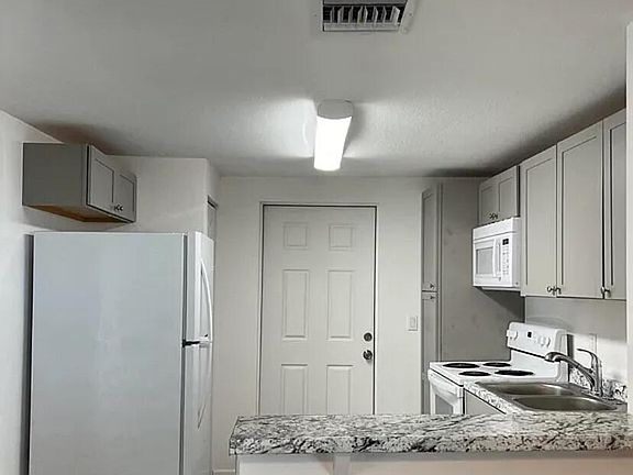 4th image of 3051 44th Lane