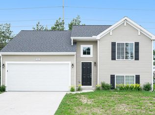 806 Parkwood Dr, Greenville, MI 48838