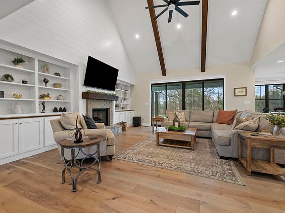 5th image of 926 Collingwood Ct